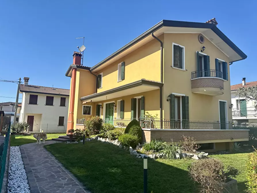 casa indipendente in vendita a Selvazzano Dentro in zona Montecchia