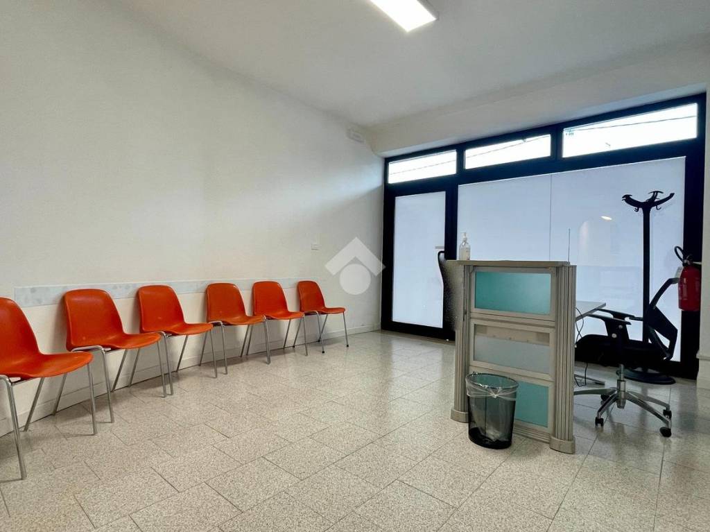 negozio in vendita a Selvazzano Dentro in zona Tencarola