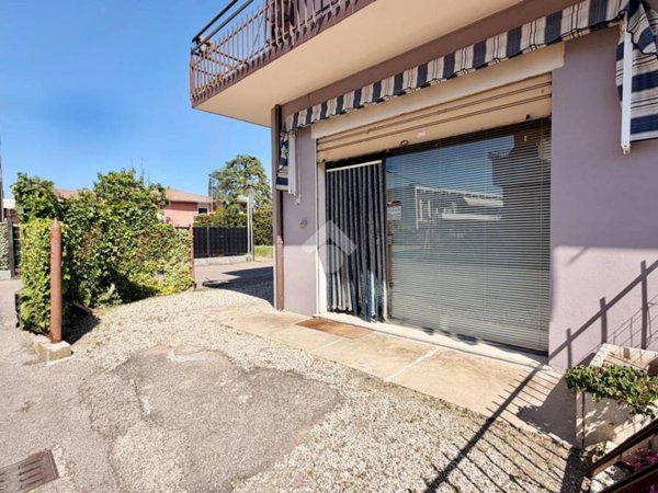 negozio in vendita a Selvazzano Dentro in zona Caselle