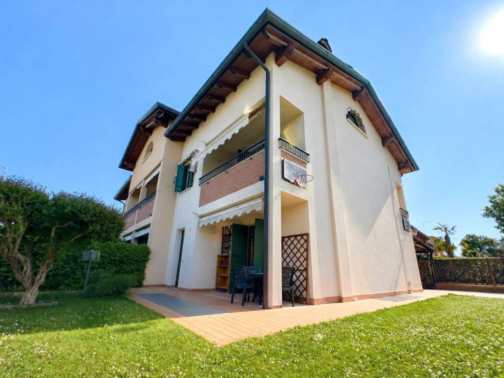 casa indipendente in vendita a Selvazzano Dentro in zona Caselle