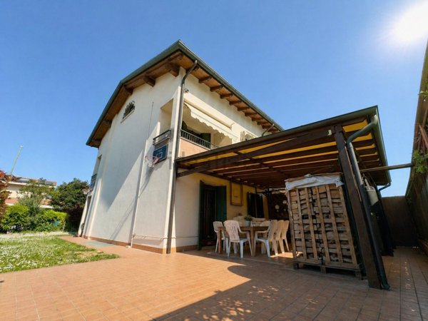 casa indipendente in vendita a Selvazzano Dentro in zona Caselle