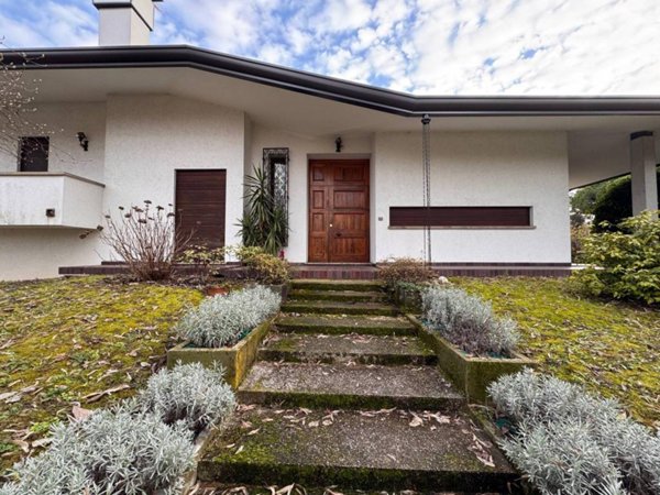 casa indipendente in vendita a Selvazzano Dentro in zona Tencarola