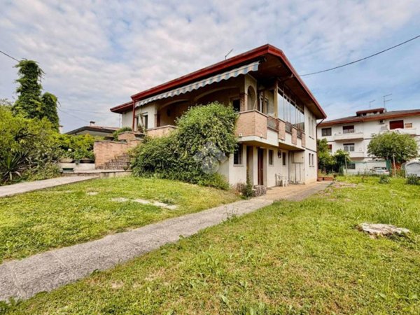 casa indipendente in vendita a Selvazzano Dentro in zona Caselle