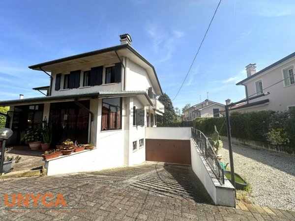casa indipendente in vendita a Selvazzano Dentro in zona San Domenico