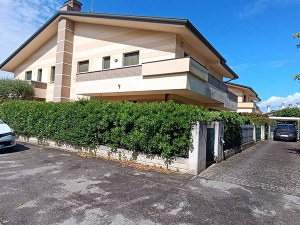 casa indipendente in vendita a Selvazzano Dentro in zona San Domenico