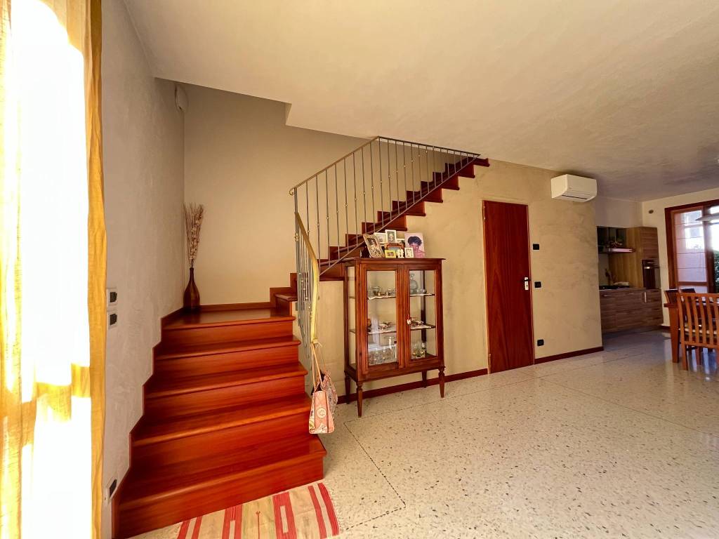 casa indipendente in vendita a Selvazzano Dentro in zona Tencarola