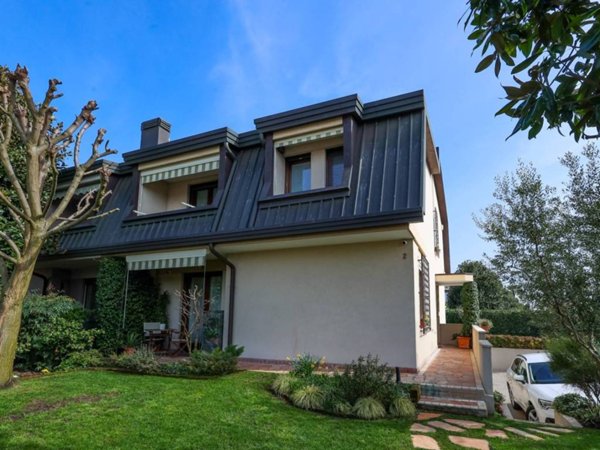 casa indipendente in vendita a Selvazzano Dentro in zona Caselle