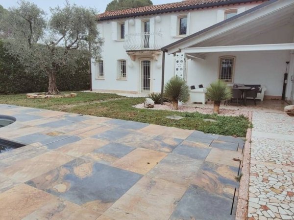 casa indipendente in vendita a Selvazzano Dentro in zona Montecchia