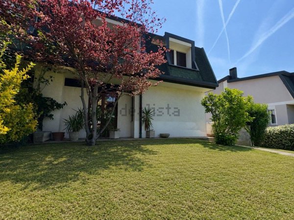casa indipendente in vendita a Selvazzano Dentro in zona Caselle