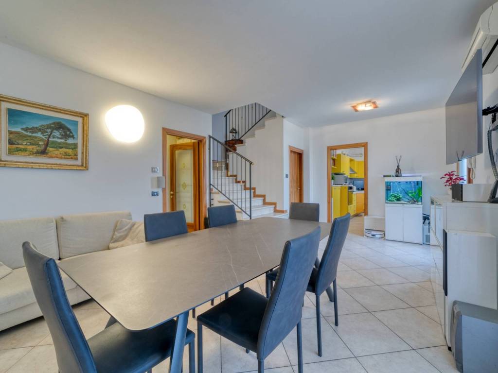 casa indipendente in vendita a Selvazzano Dentro in zona Montecchia