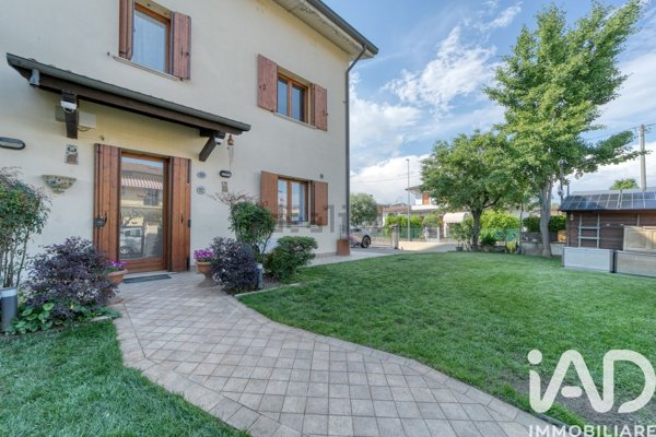casa indipendente in vendita a Selvazzano Dentro in zona Feriole