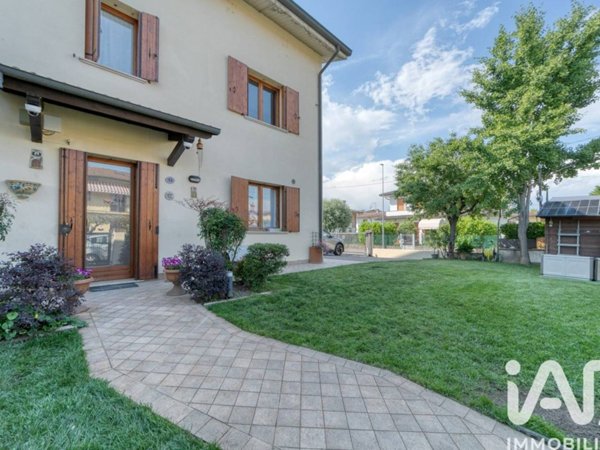 casa indipendente in vendita a Selvazzano Dentro in zona Feriole
