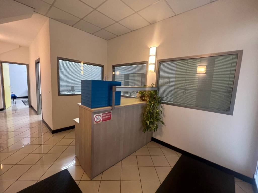 ufficio in vendita a Selvazzano Dentro in zona Caselle