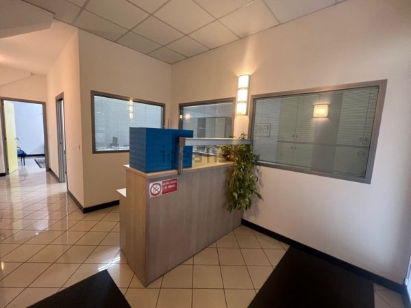 ufficio in vendita a Selvazzano Dentro in zona Caselle