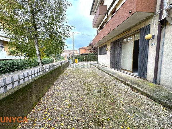 negozio in vendita a Selvazzano Dentro in zona San Domenico