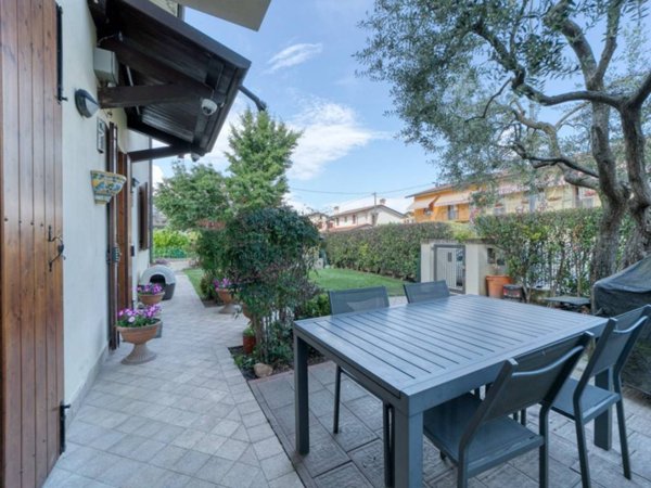 casa indipendente in vendita a Selvazzano Dentro in zona Montecchia