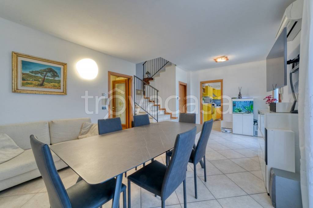 casa indipendente in vendita a Selvazzano Dentro in zona Feriole