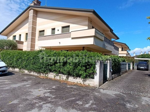 casa indipendente in vendita a Selvazzano Dentro in zona San Domenico