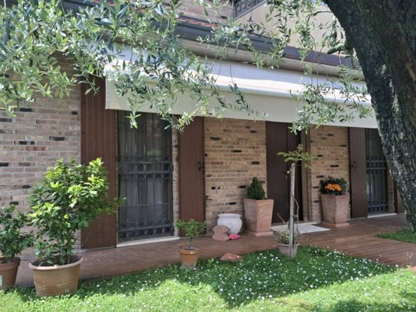 casa indipendente in vendita a Selvazzano Dentro in zona Tencarola