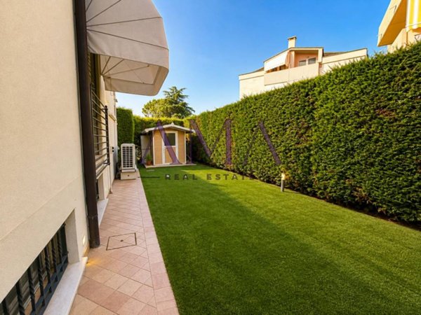 casa indipendente in vendita a Selvazzano Dentro in zona Tencarola