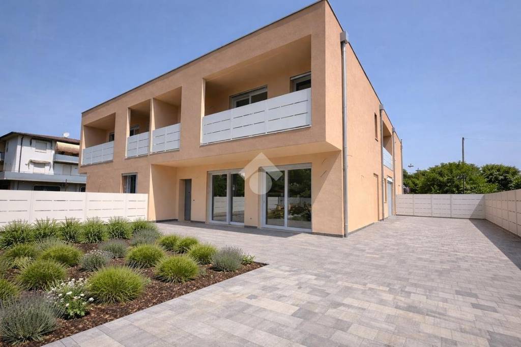 casa indipendente in vendita a Selvazzano Dentro in zona Montecchia