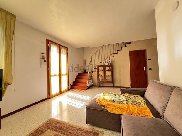 casa semindipendente in vendita a Selvazzano Dentro in zona Tencarola