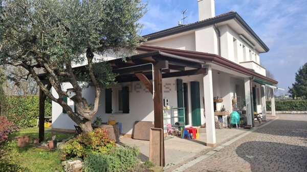 casa indipendente in vendita a Selvazzano Dentro in zona Caselle