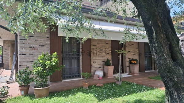 casa indipendente in vendita a Selvazzano Dentro in zona Tencarola