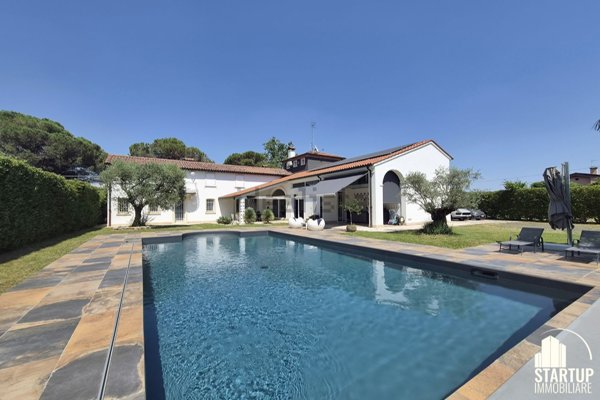 casa indipendente in vendita a Selvazzano Dentro in zona Montecchia