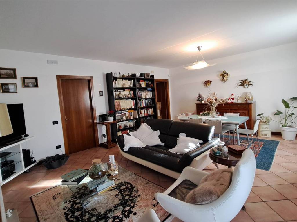 casa indipendente in vendita a Selvazzano Dentro in zona Montecchia