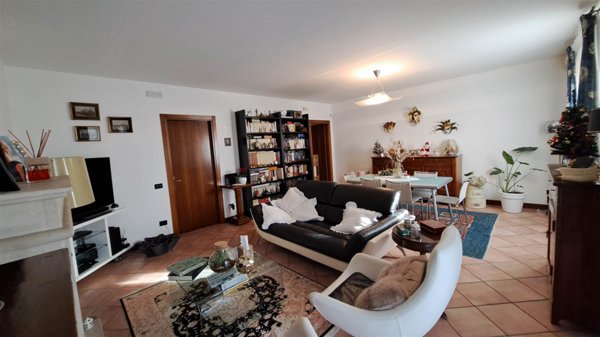 casa indipendente in vendita a Selvazzano Dentro in zona Montecchia