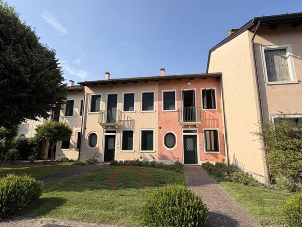 casa indipendente in vendita a Selvazzano Dentro in zona Montecchia