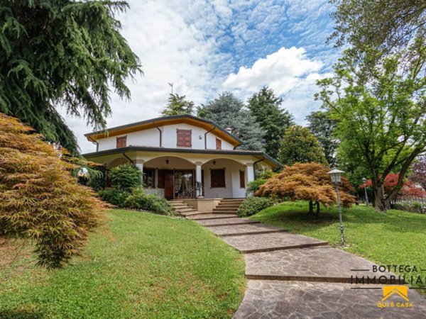 casa indipendente in vendita a Selvazzano Dentro in zona Tencarola