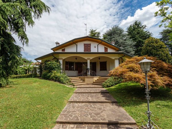 casa indipendente in vendita a Selvazzano Dentro in zona Tencarola