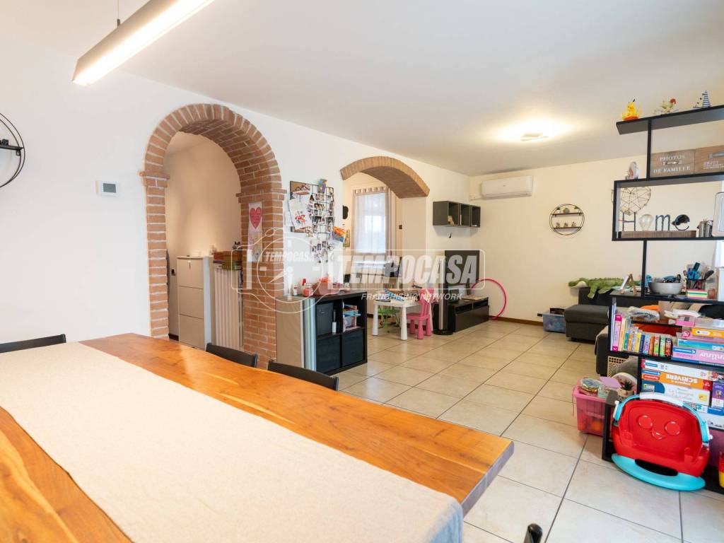 casa indipendente in vendita a Selvazzano Dentro in zona Feriole