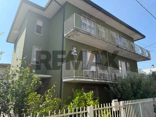 casa indipendente in vendita a Selvazzano Dentro in zona Caselle