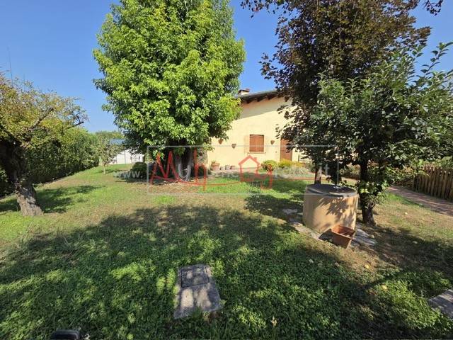 casa indipendente in vendita a Selvazzano Dentro in zona Tencarola