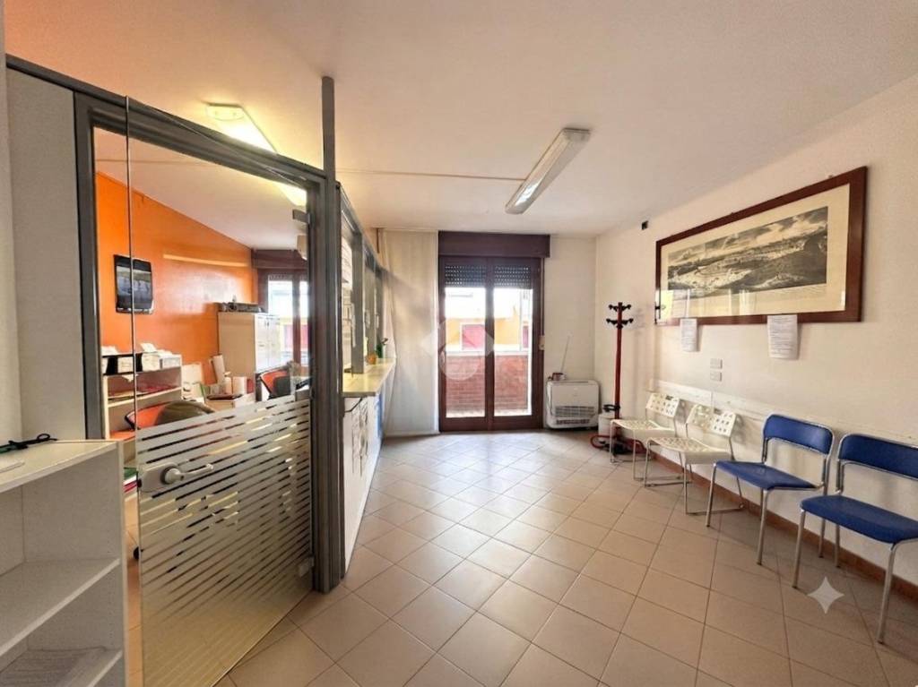 ufficio in vendita a Selvazzano Dentro in zona Tencarola