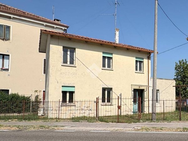 casa indipendente in vendita a Selvazzano Dentro in zona Feriole
