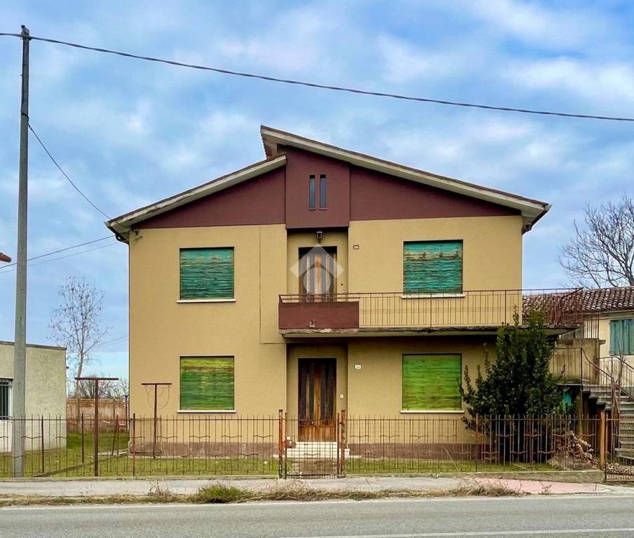 casa indipendente in vendita a Selvazzano Dentro in zona Feriole