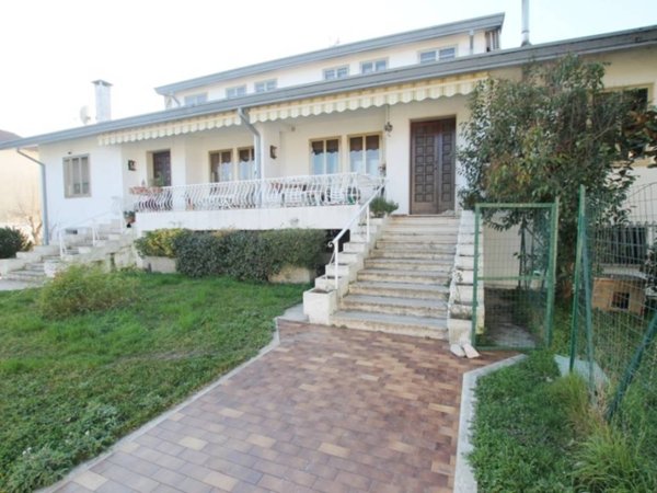 casa indipendente in vendita a Selvazzano Dentro in zona Tencarola