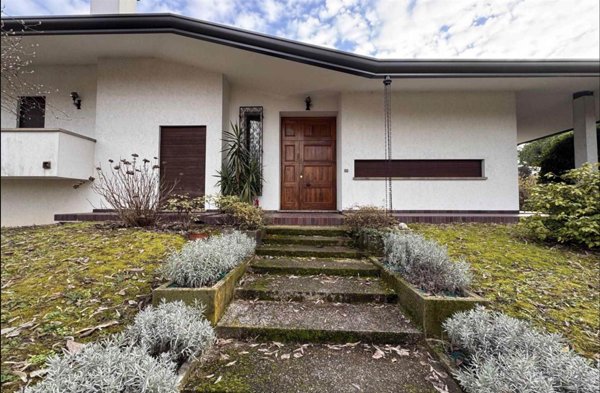 casa indipendente in vendita a Selvazzano Dentro in zona Tencarola