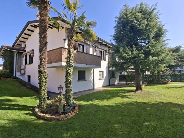 casa indipendente in vendita a Selvazzano Dentro in zona Caselle