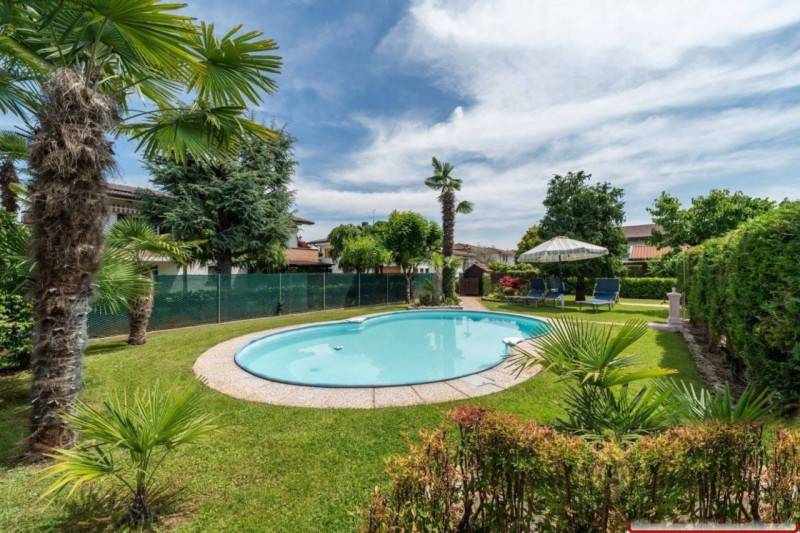 casa indipendente in vendita a Selvazzano Dentro in zona Caselle