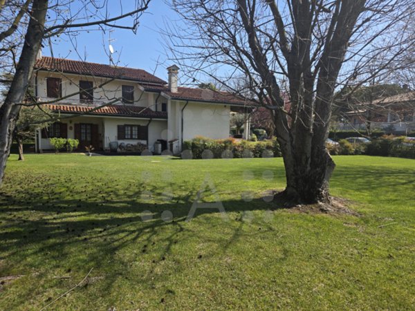 casa indipendente in vendita a Selvazzano Dentro in zona Tencarola