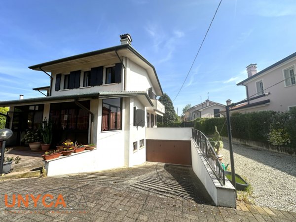 casa indipendente in vendita a Selvazzano Dentro