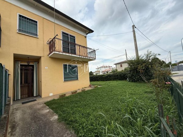 appartamento in vendita a Selvazzano Dentro in zona Tencarola