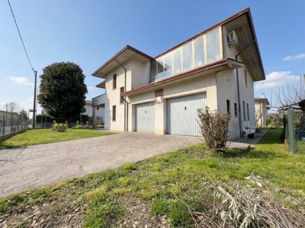 casa indipendente in vendita a Selvazzano Dentro in zona Caselle