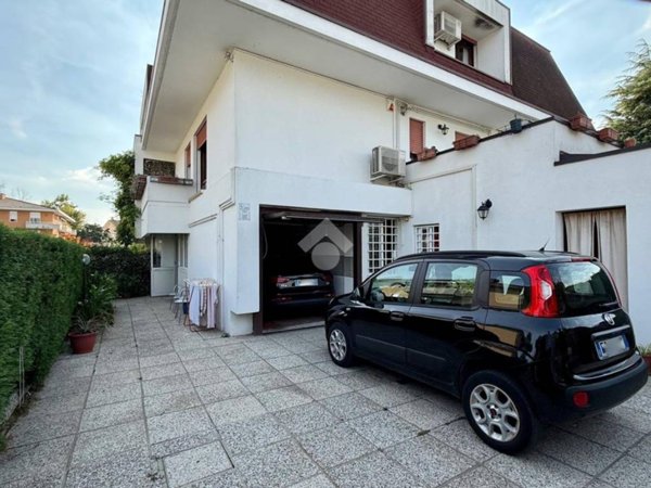 casa indipendente in vendita a Selvazzano Dentro in zona Caselle
