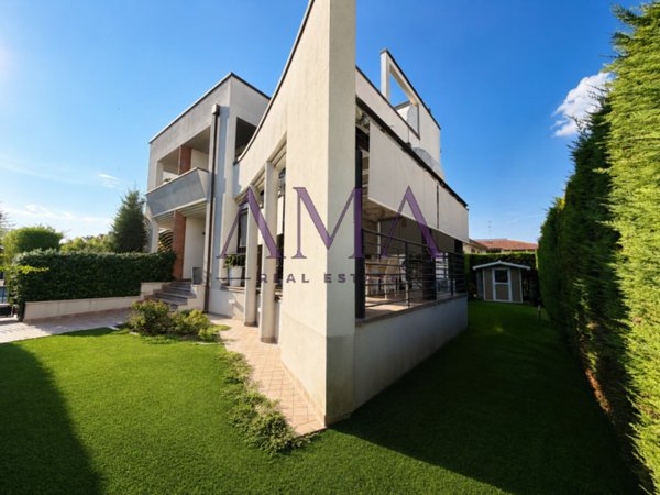 casa indipendente in vendita a Selvazzano Dentro in zona Tencarola